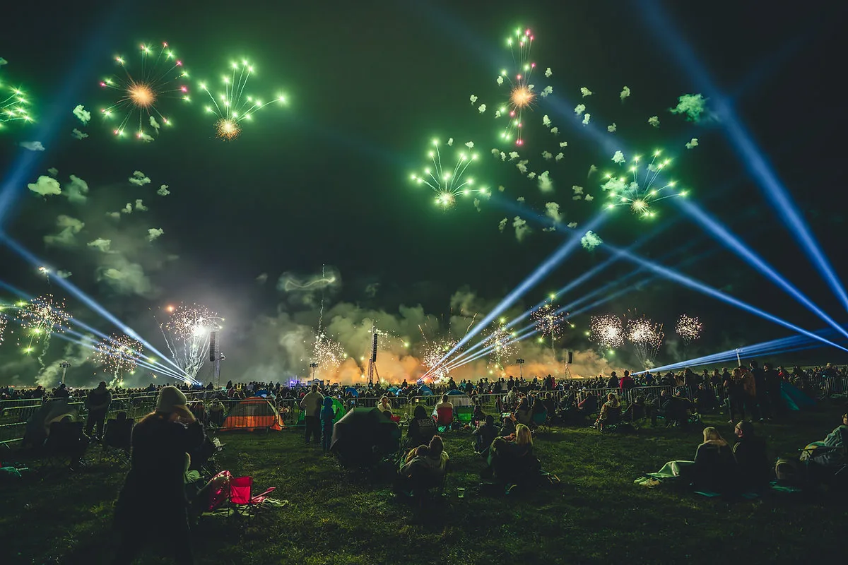 Fireworks lighting up the night sky above the crowd at Abingdon